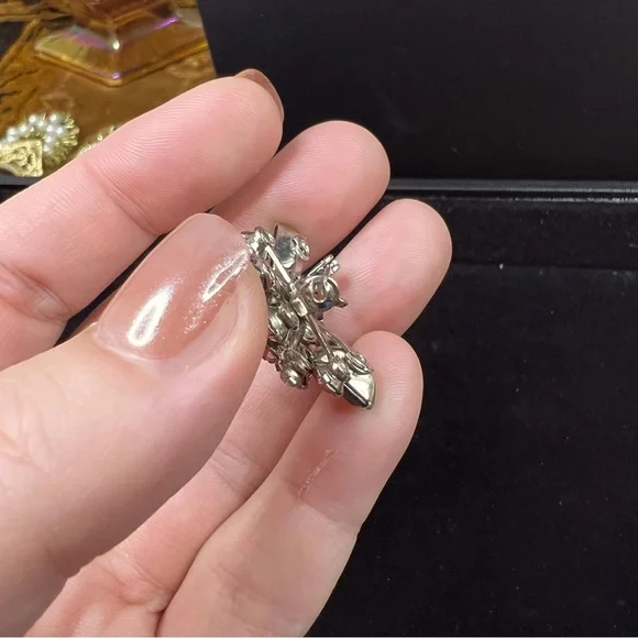 Beautiful Black and Pink Rhinestone Vintage Brooch in Mint Condition - Picture 4 of 5